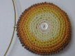 Náhrdelník háčkovaná kolečka - žluto hnědý na obojku