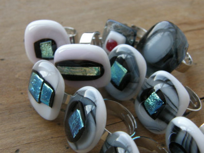 Skleněné prsteny velké - šedorůžový mix