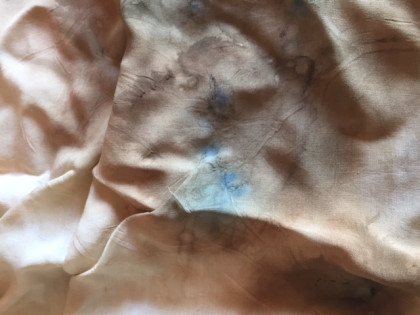 Šátek ecoprint béžovo - hnědý