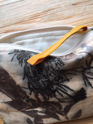 Malá látková taštička ecoprint placatá