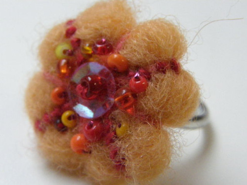 plstěný prsten oranžový