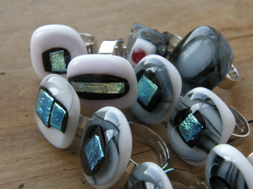 Skleněné prsteny velké - šedorůžový mix