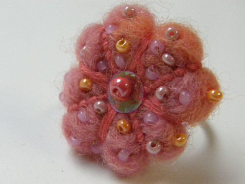 plstěný prsten červený