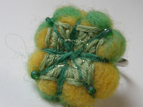 plstěný prsten zelenožlutý