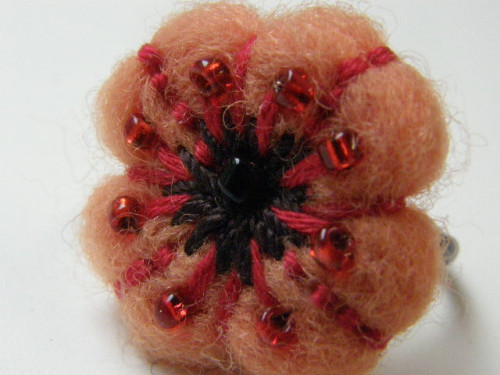 plstěný prsten světle červený 2