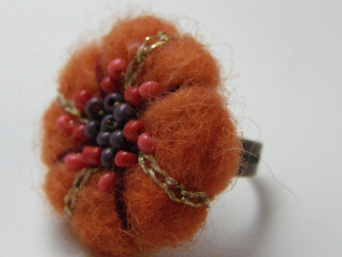 plstěný prsten oranžový 2