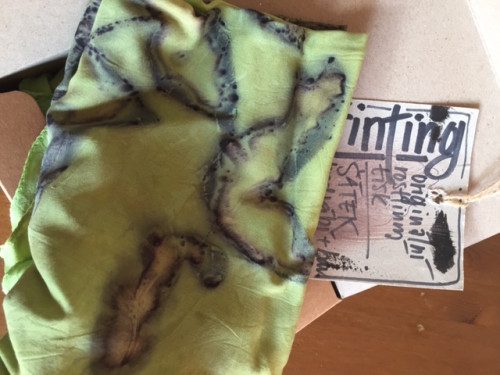 Šátek ecoprint hráškově zelený