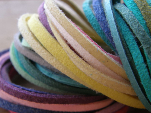 Náramek růžovo-fialové šňůrky