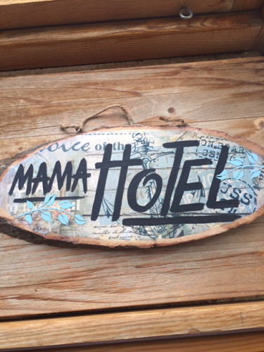 Cedule Mama Hotel lístečky