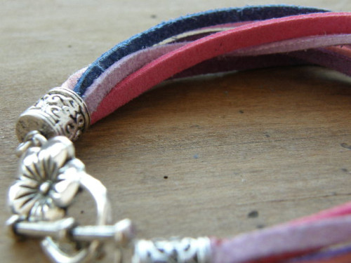 Náramek růžovo-fialové šňůrky