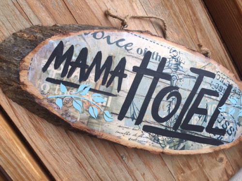 Cedule Mama Hotel lístečky