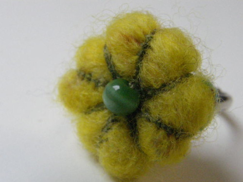 plstěný prsten žlutý