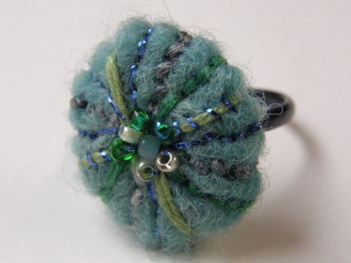 plstěný prsten blankytně modrý